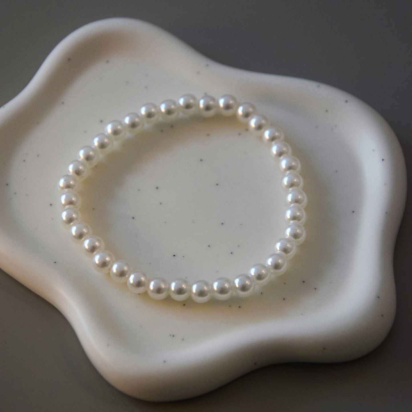 Bracelet perles blanches 6mm