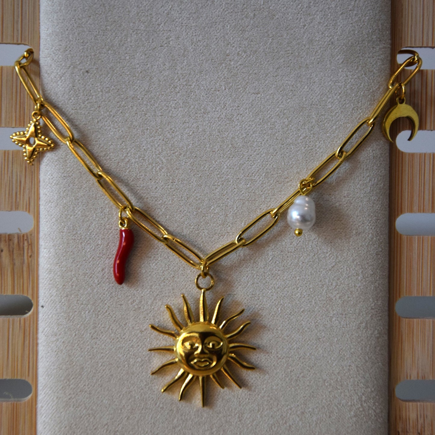 Bracelet pendentif soleil et piment