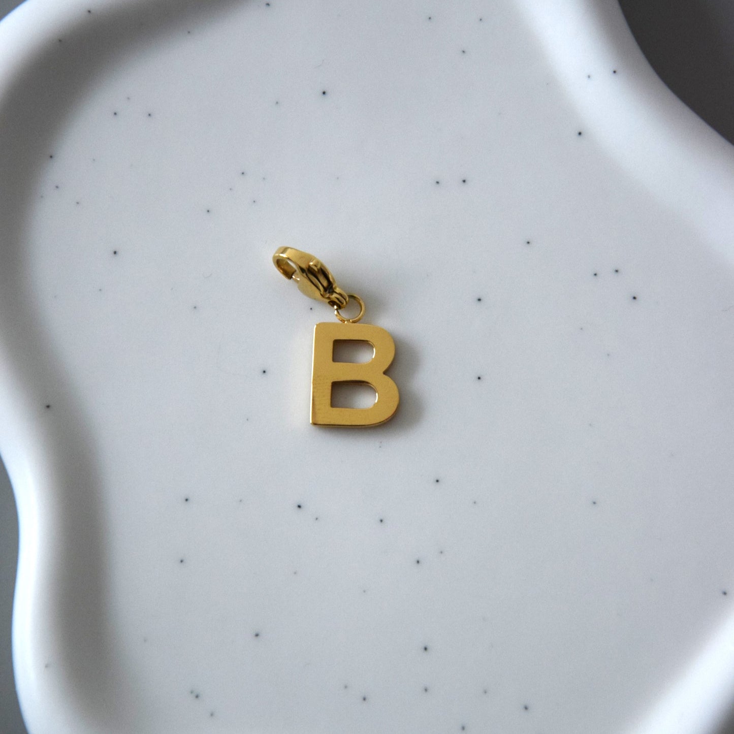 Charm lettre B