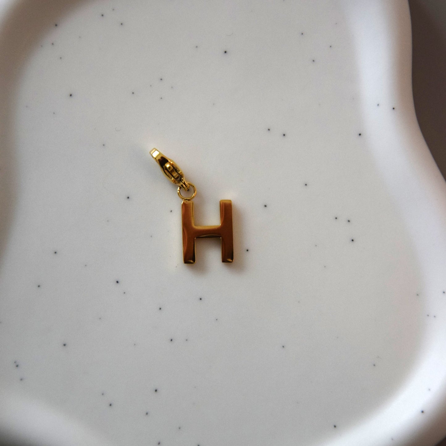 Charm lettre H