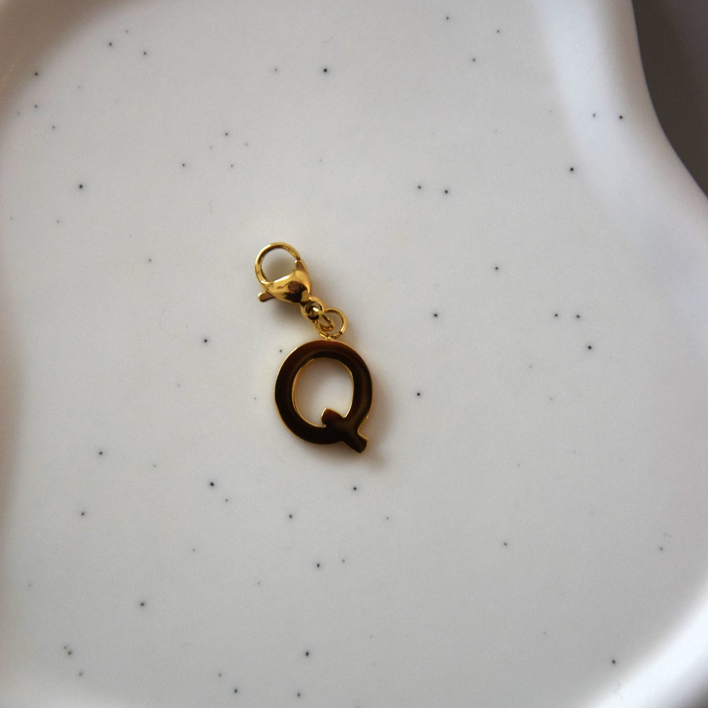 Charm lettre Q