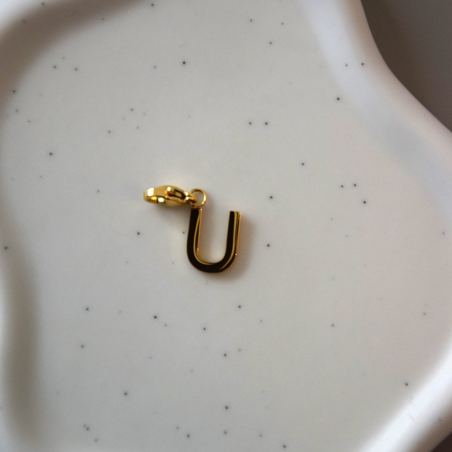 Charm lettre U