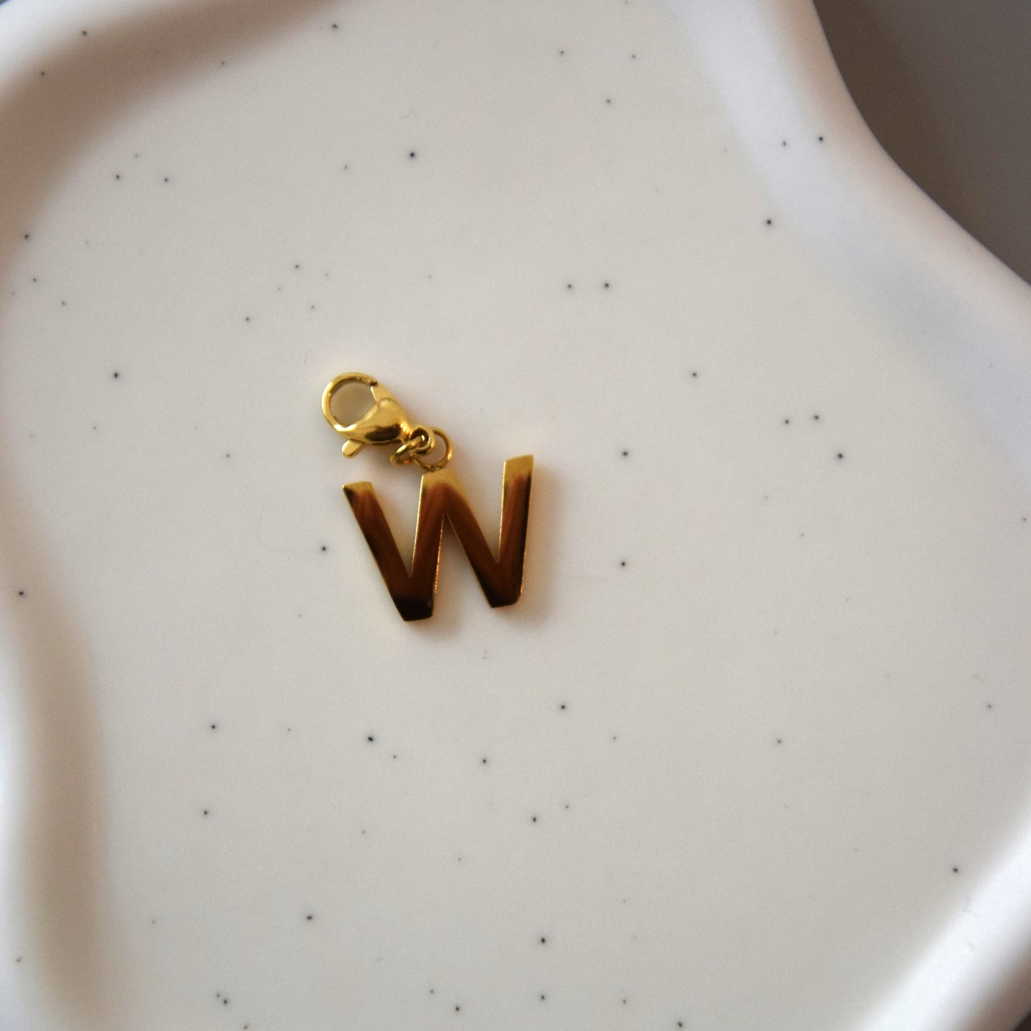 Charm lettre W