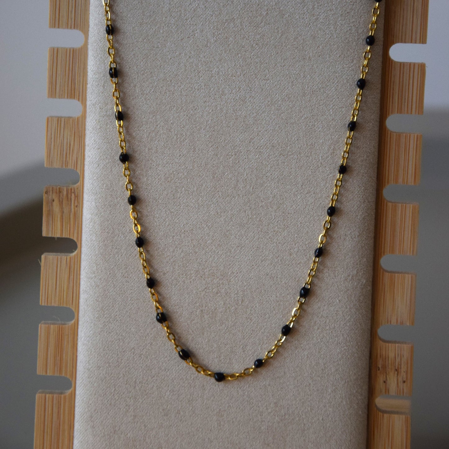 Chaine fine noire
