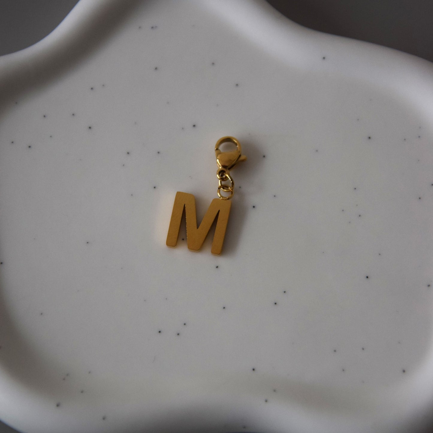 Charm lettre M
