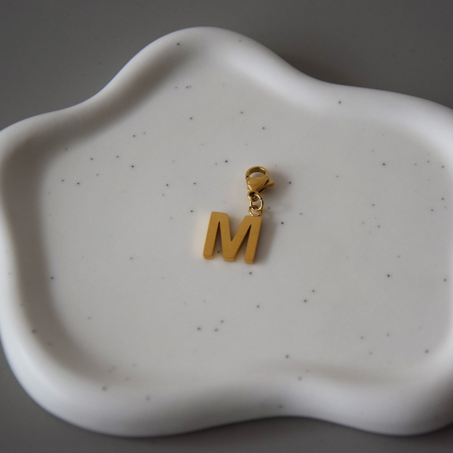 Charm lettre M