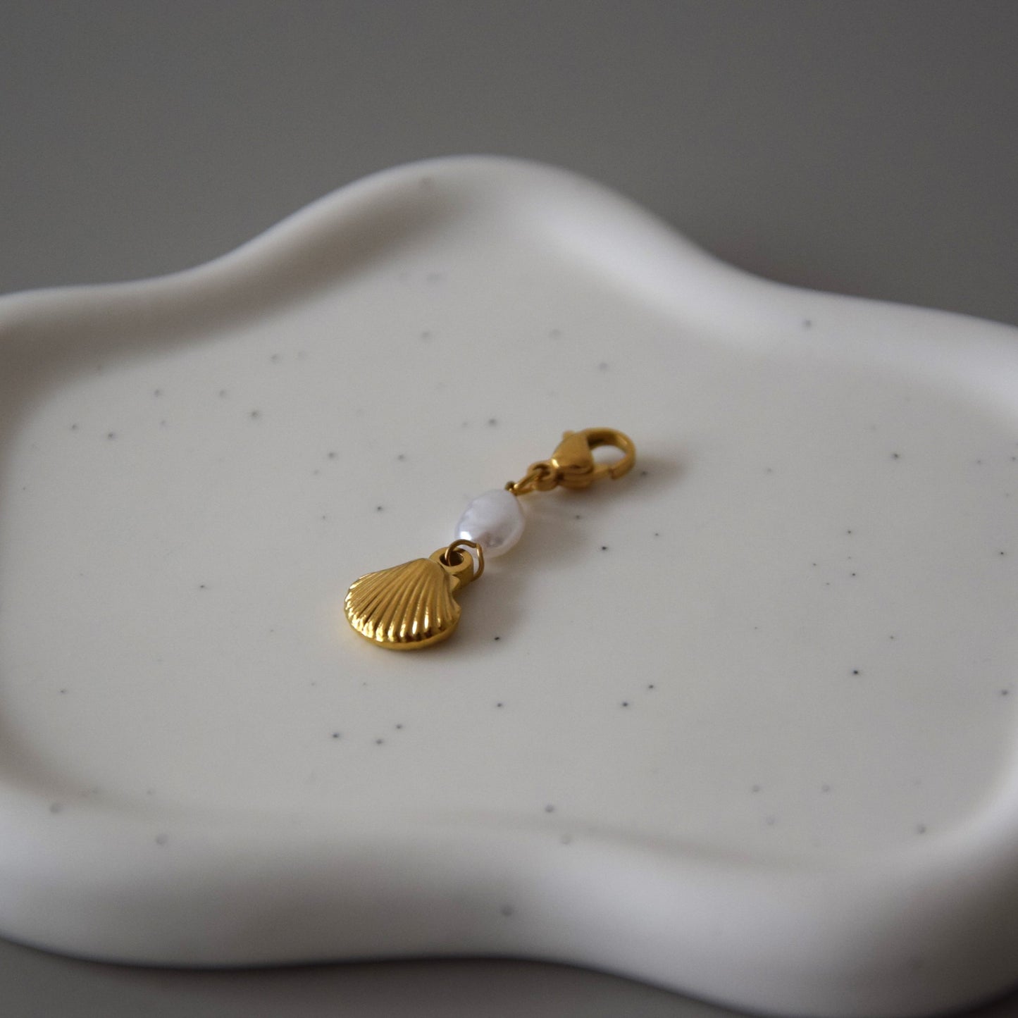 Charm coquillage perle