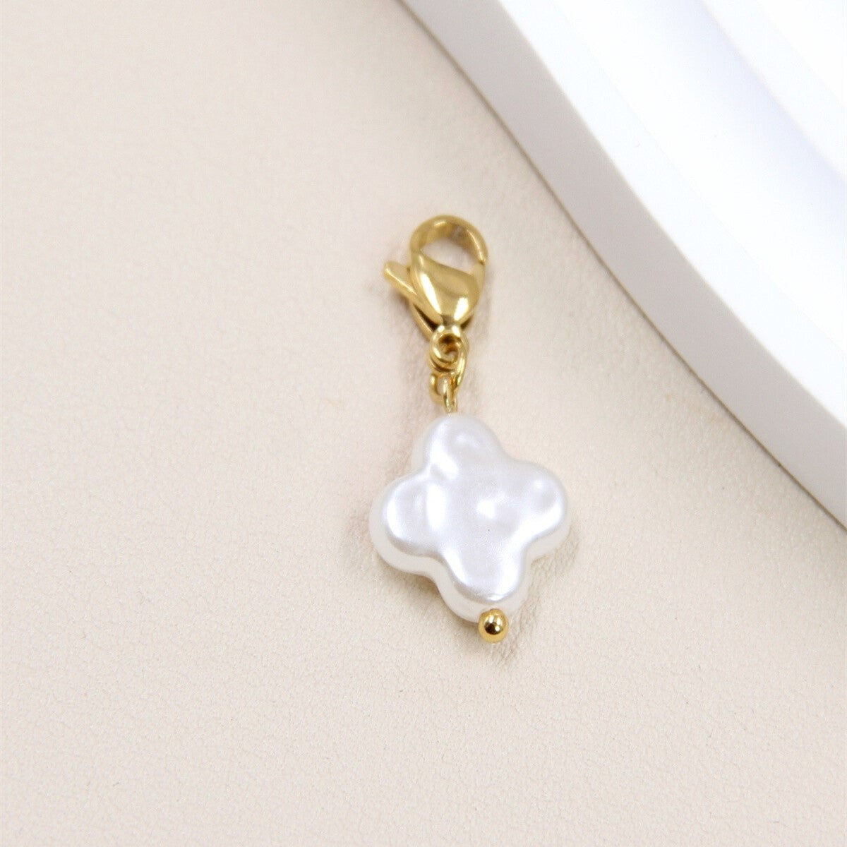 Charm pendentif blanc